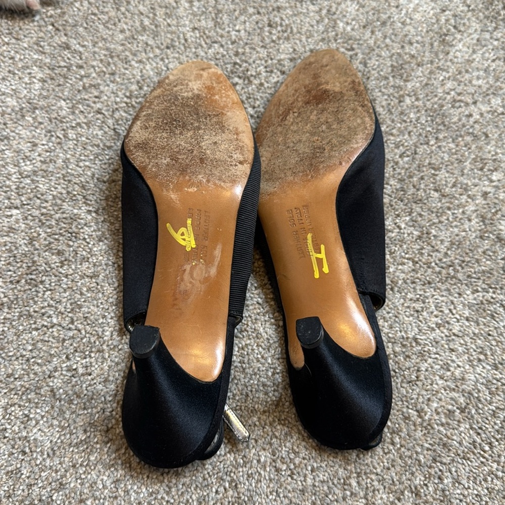 Salvatore Ferragamo | Vintage Sling Back Kitten Heels Pumps in Black Size 9 AA - Picture 5 of 13